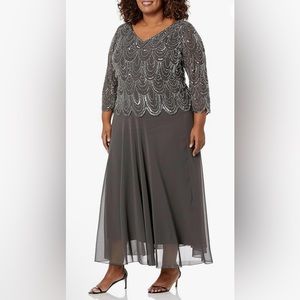 👗NWT! Scalloped Beaded Popover Dress